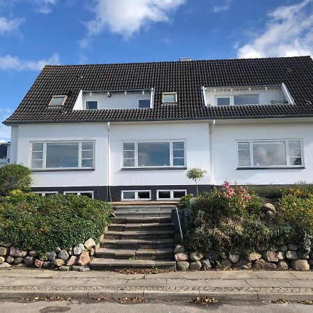Dejligt Vaerelse Med Eget Bad Og Havudsigt Apartment Assens Bagian luar foto