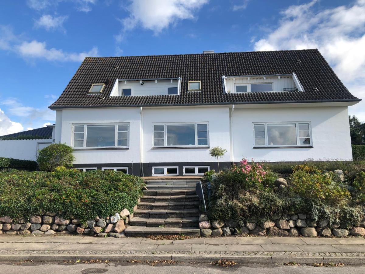 Dejligt Vaerelse Med Eget Bad Og Havudsigt Apartment Assens Bagian luar foto