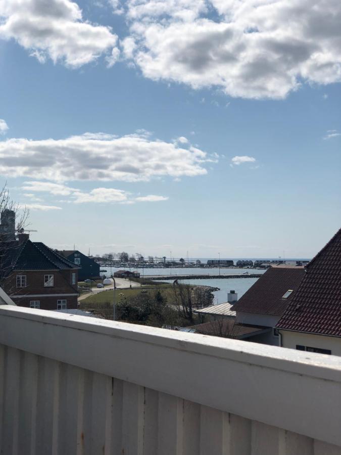 Dejligt Vaerelse Med Eget Bad Og Havudsigt Apartment Assens Bagian luar foto